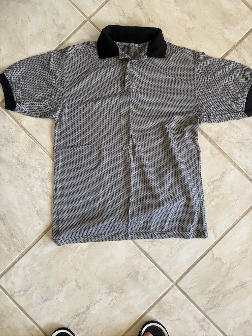 Men's Short Sleeve Polo with Black Collar without band and size tag ( small s）
